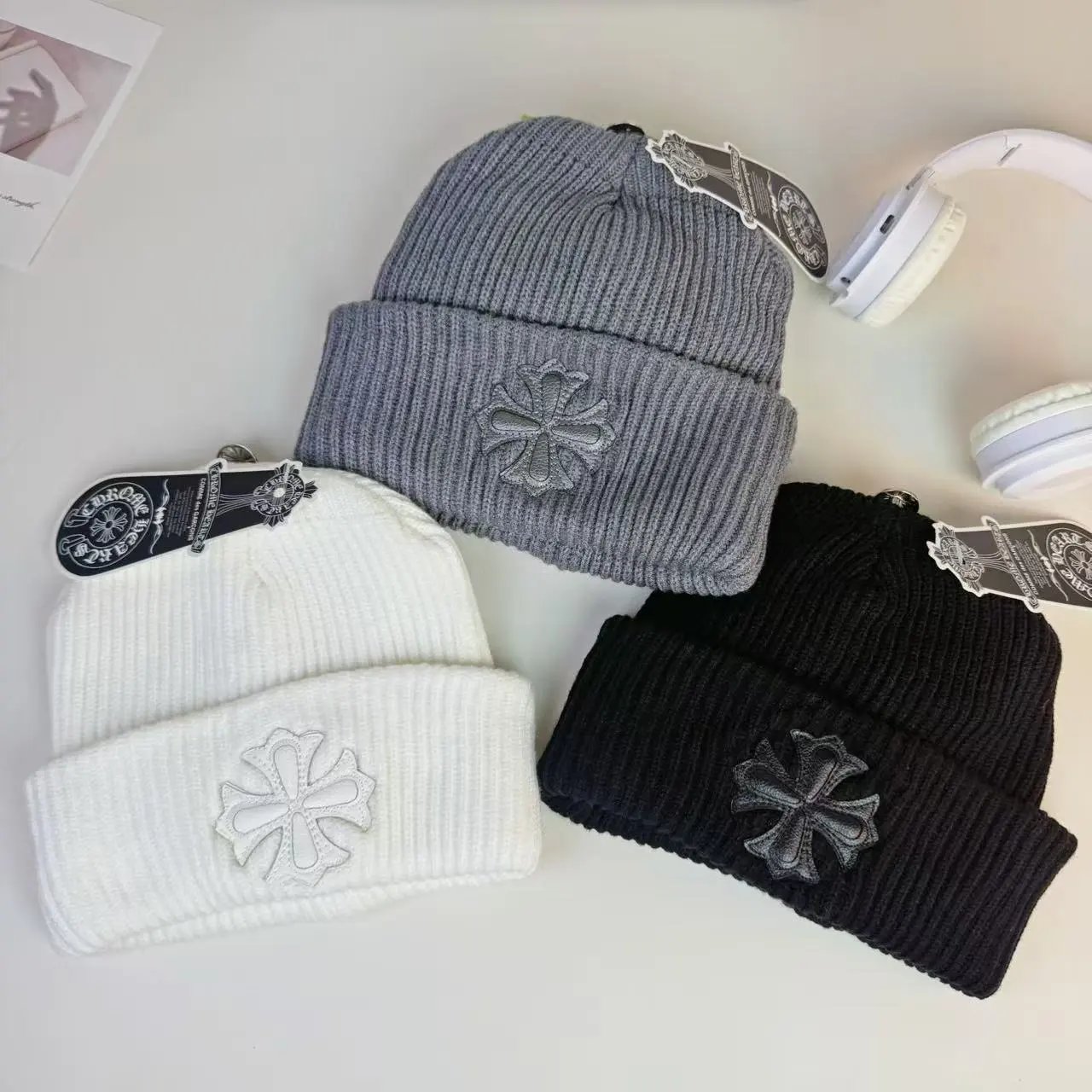 Autumn and winter woolen hat, female, Japanese GH, niche, white thick, warm knitted hat, versatile, face-showing, small cold hat, Han Chao