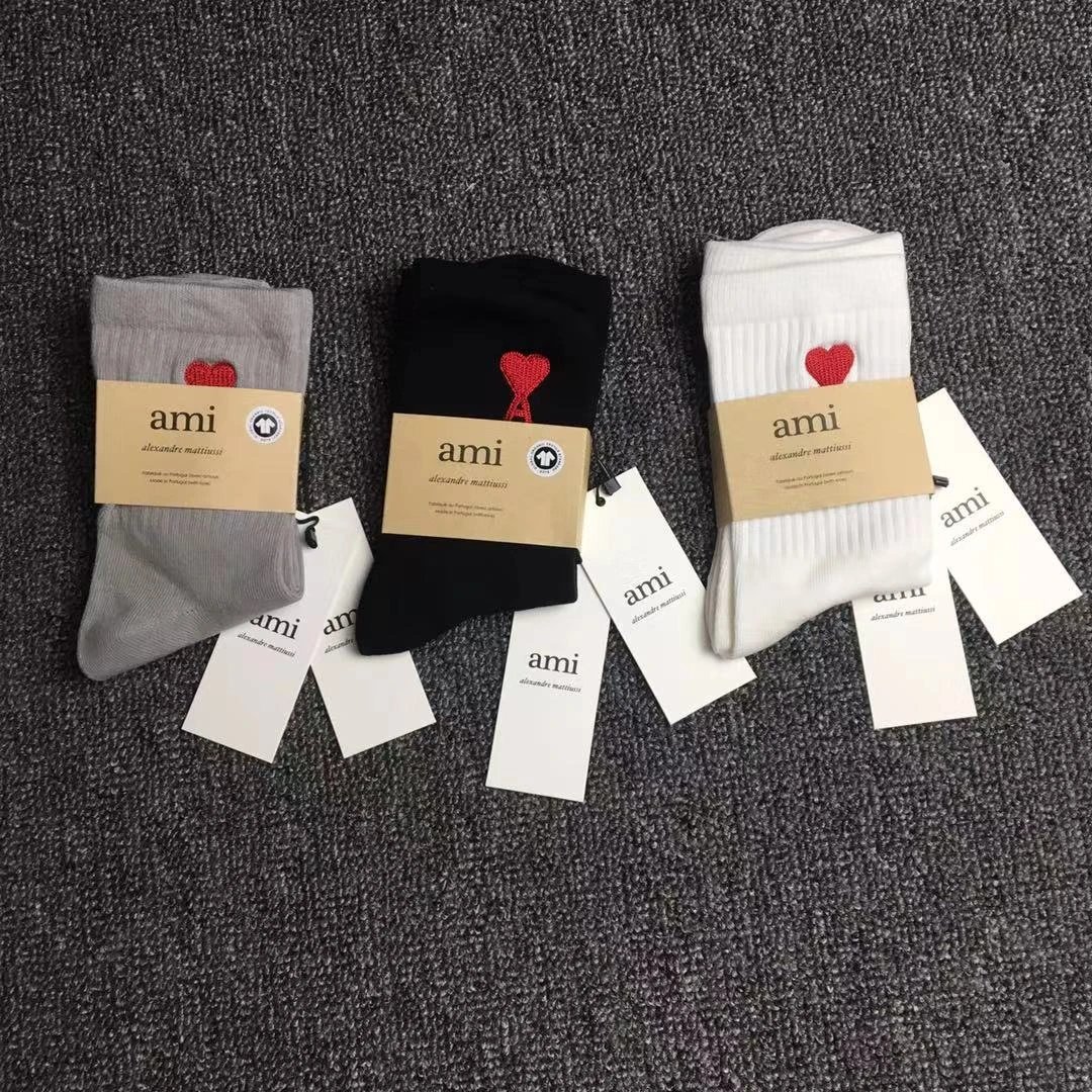 AMI short socks summer socks heart heart white black cotton mid-rise sports socks skateboard Harajuku letter all-match socks for men and women