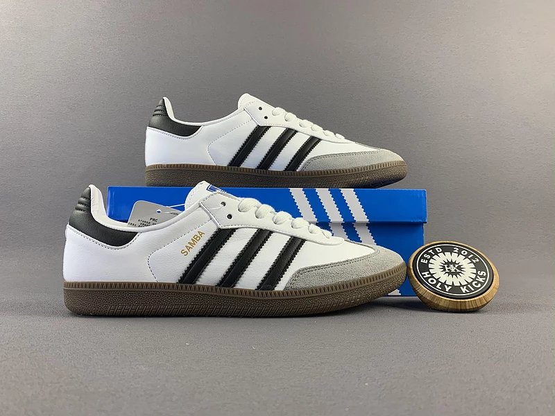 Youth trendy shoes – private agent