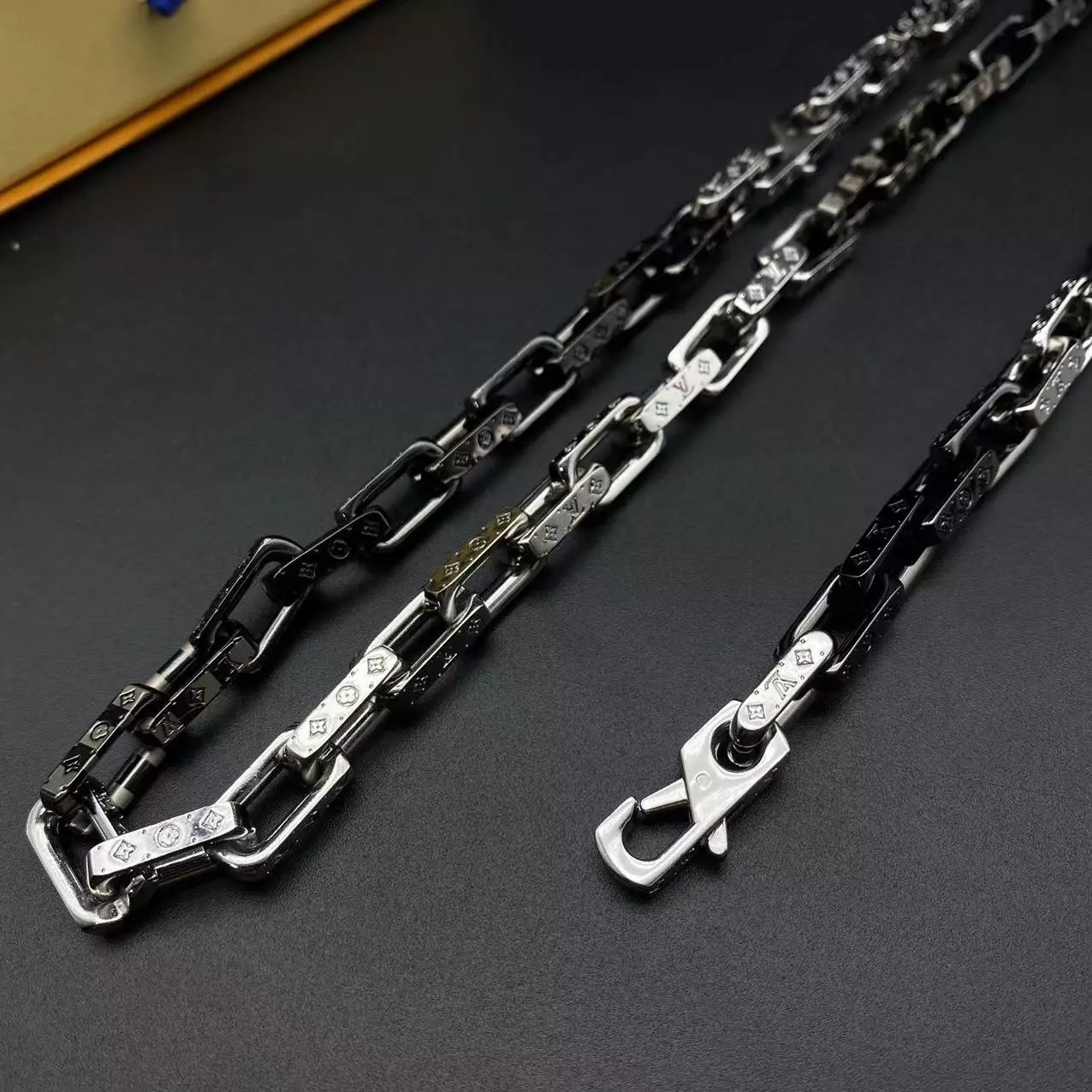 Half black necklace bracelet, Internet celebrity, same popular model, recommended by Xiaohongshu