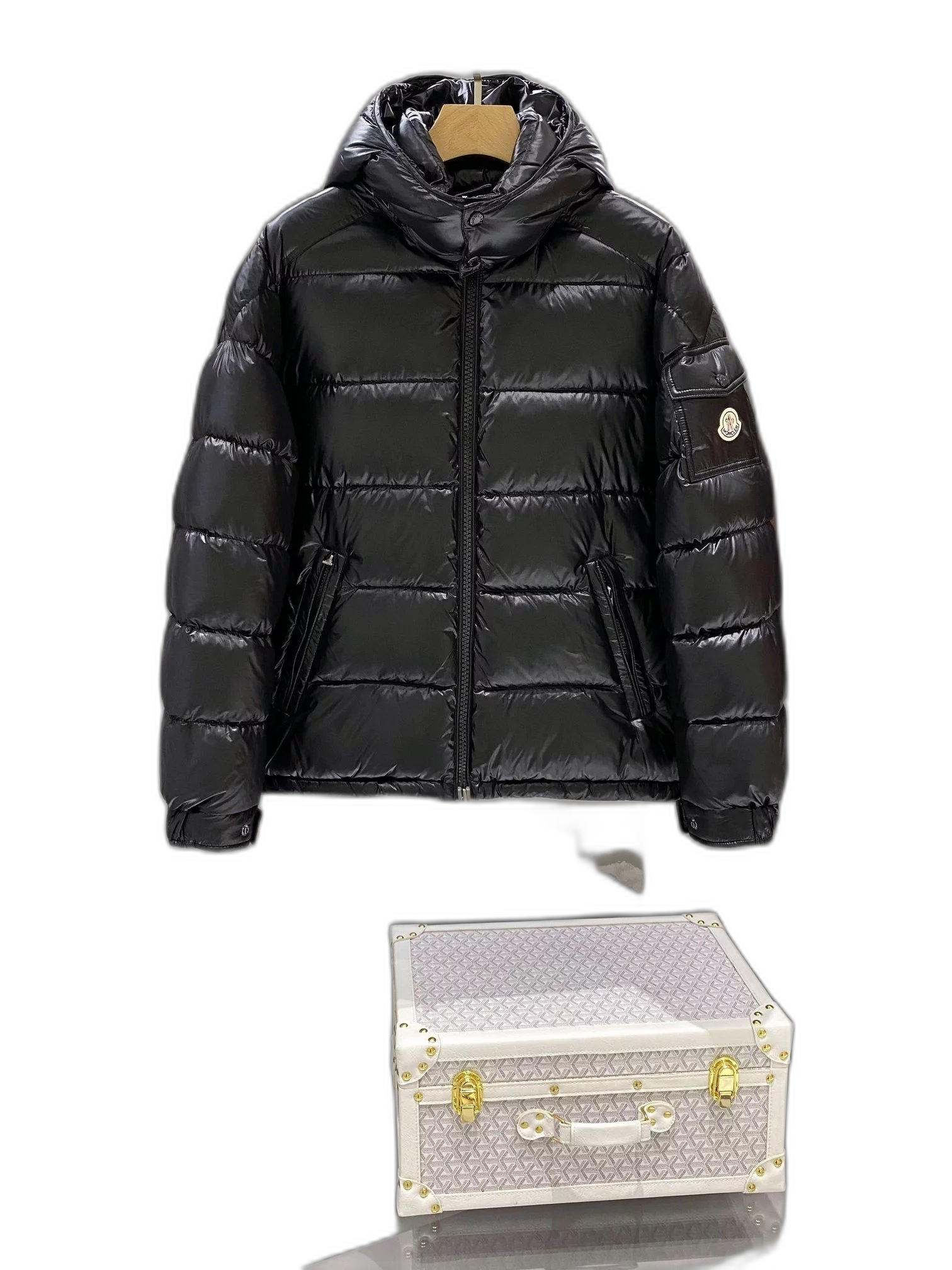 Topquality Moncl*r’s latest Maya classic short down jacket, the most classic short down jacket