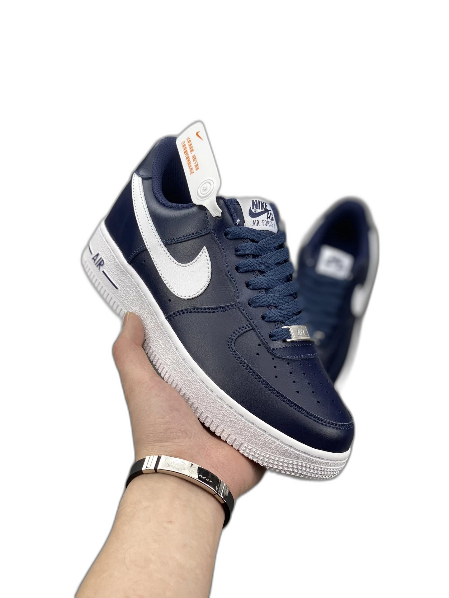 [WW1] Low-top sports casual sneakers (no accessories)