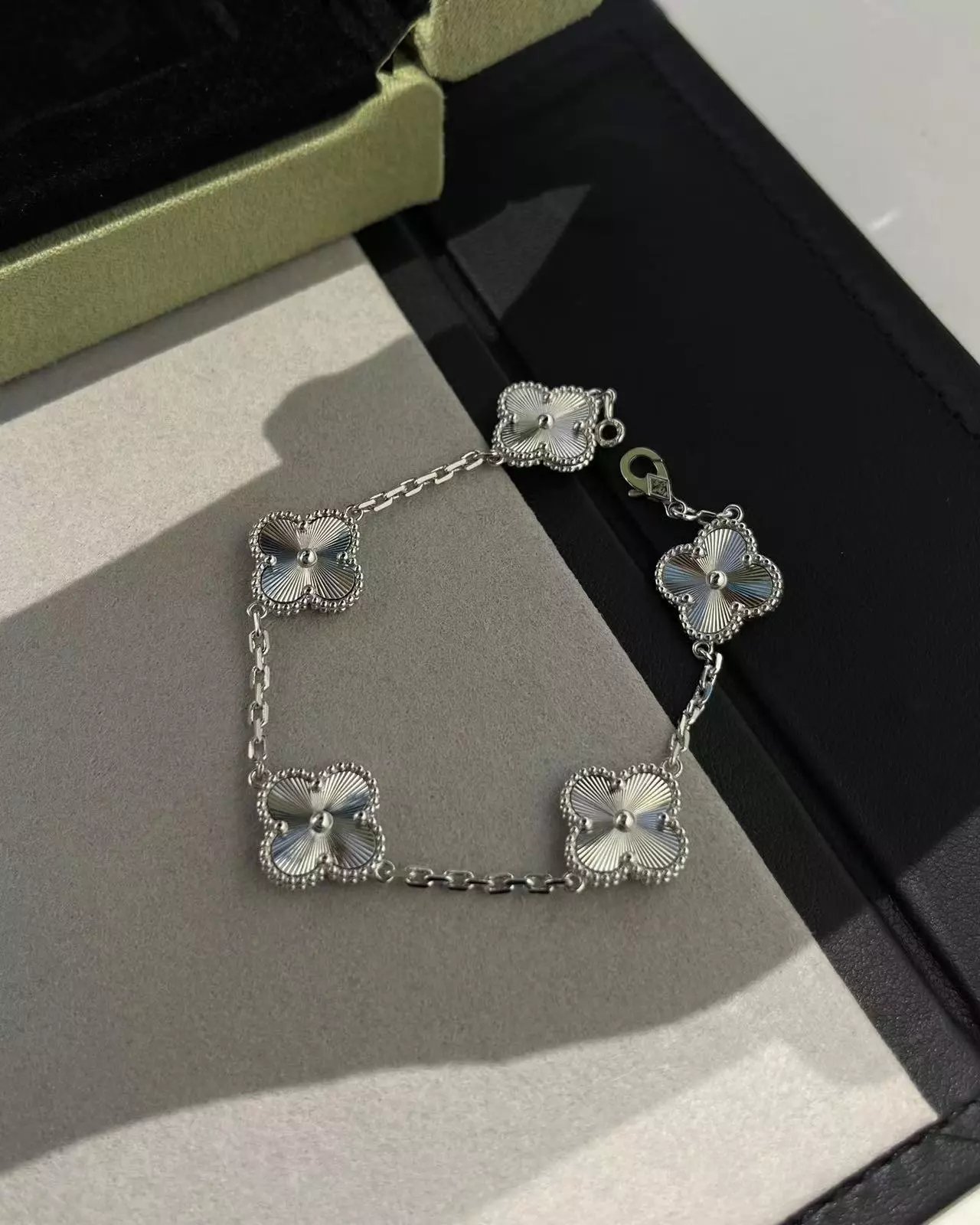 Laser five-flower gold and silver two-color 925 silver gold-plated version bracelet
