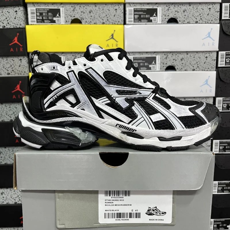 [XA Edition] 7th Generation 7.0 Runner Sneaker
