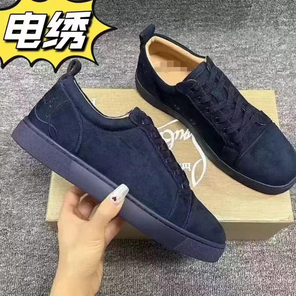 casual men’s shoe rivets