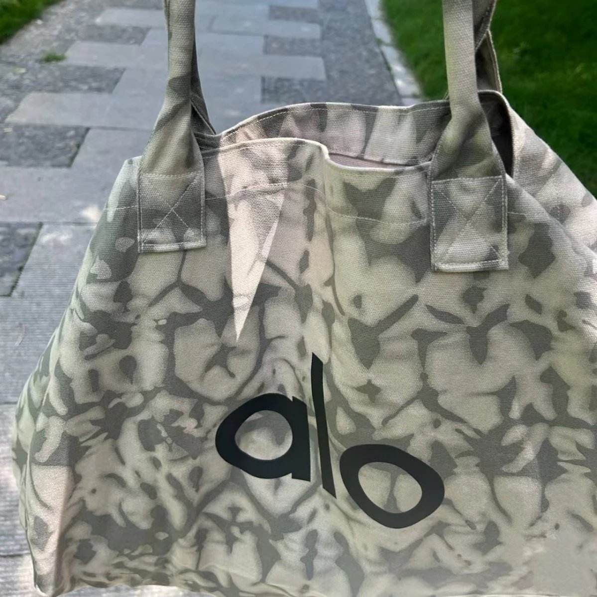 New trendy alo yoga fitness shoulder canvas bag women’s versatile large capacity portable tote bag shopping bag
