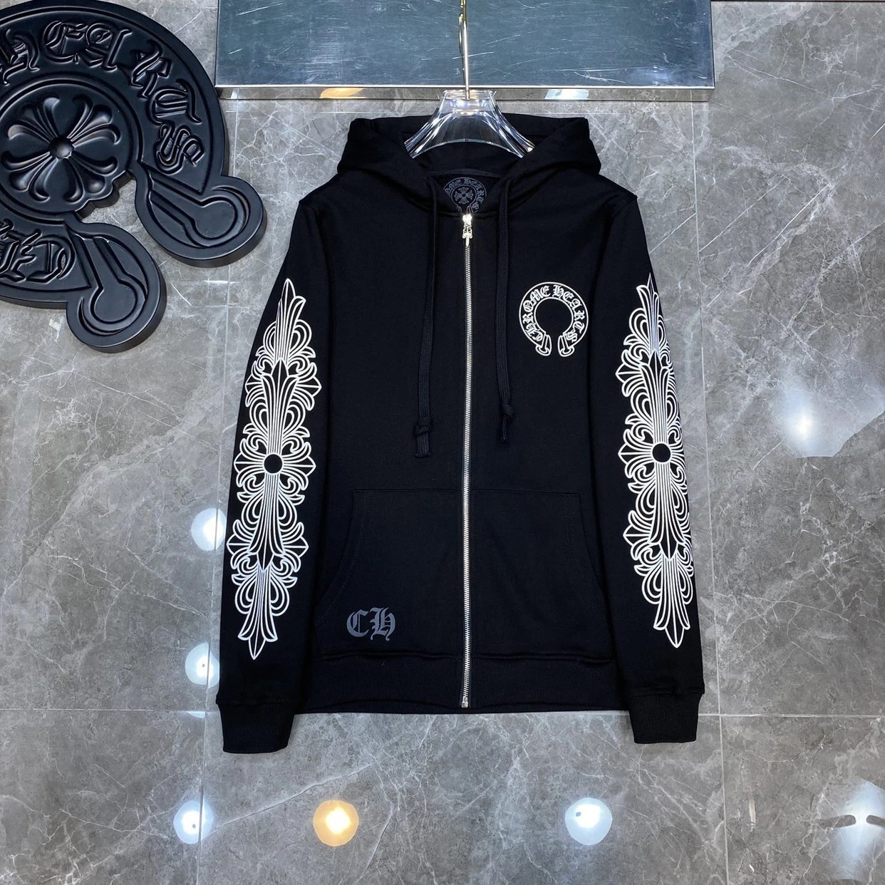 zip-up hooded hoodie outerwear