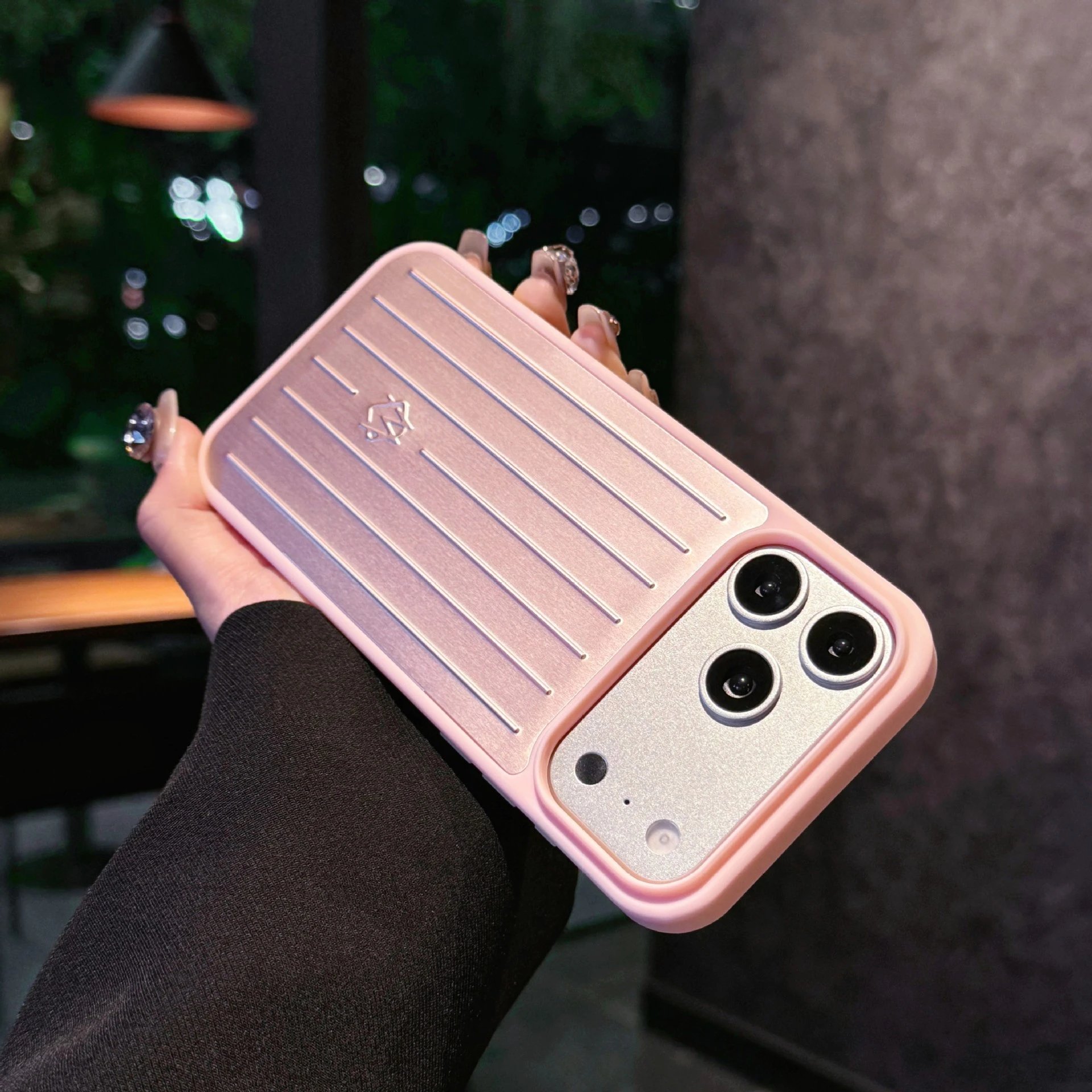Suitable for iPhone17 case RIMOWA aluminum-magnesium alloy simple and luxurious Apple 16ProMax case