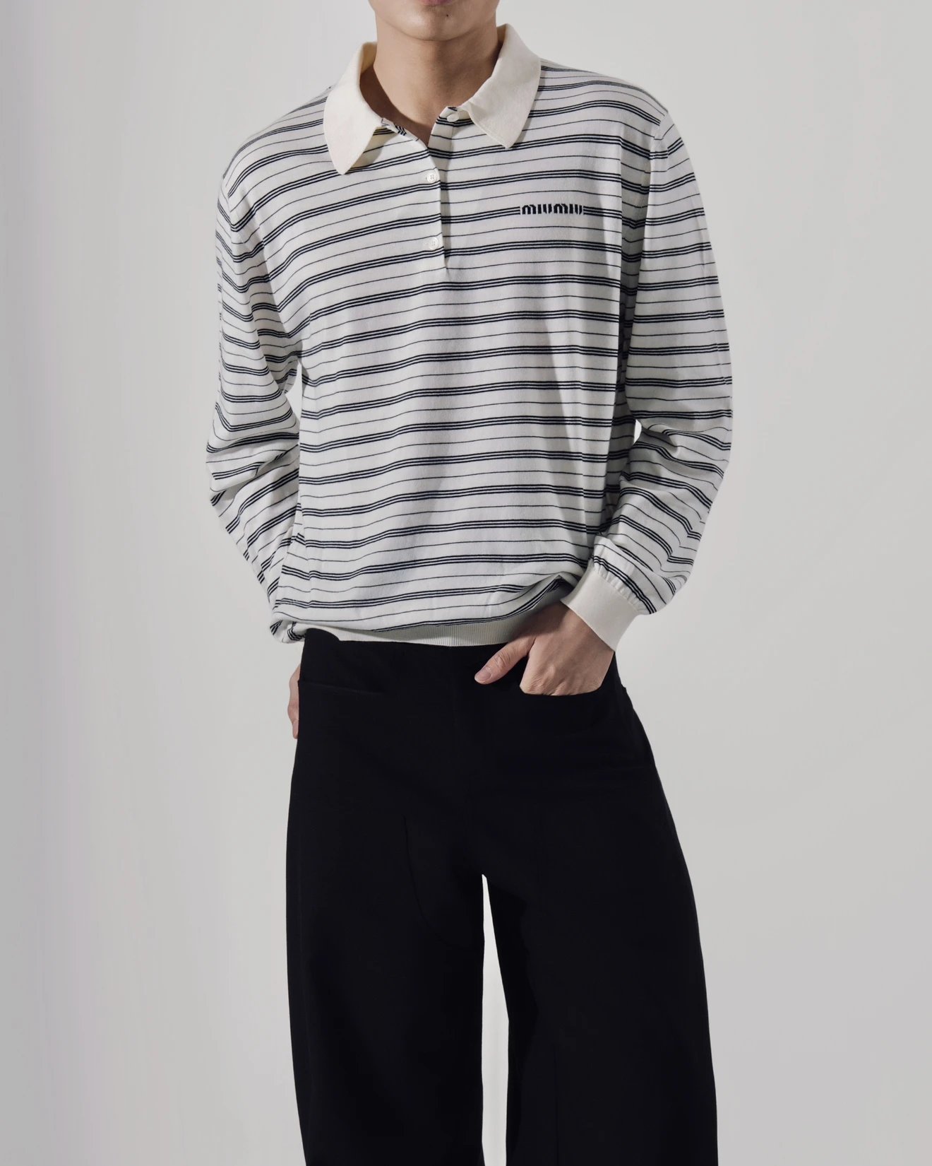 Produced by Cola – MIU style letter jacquard black and white striped long-sleeved cotton knitted lapel long sleeve shirt