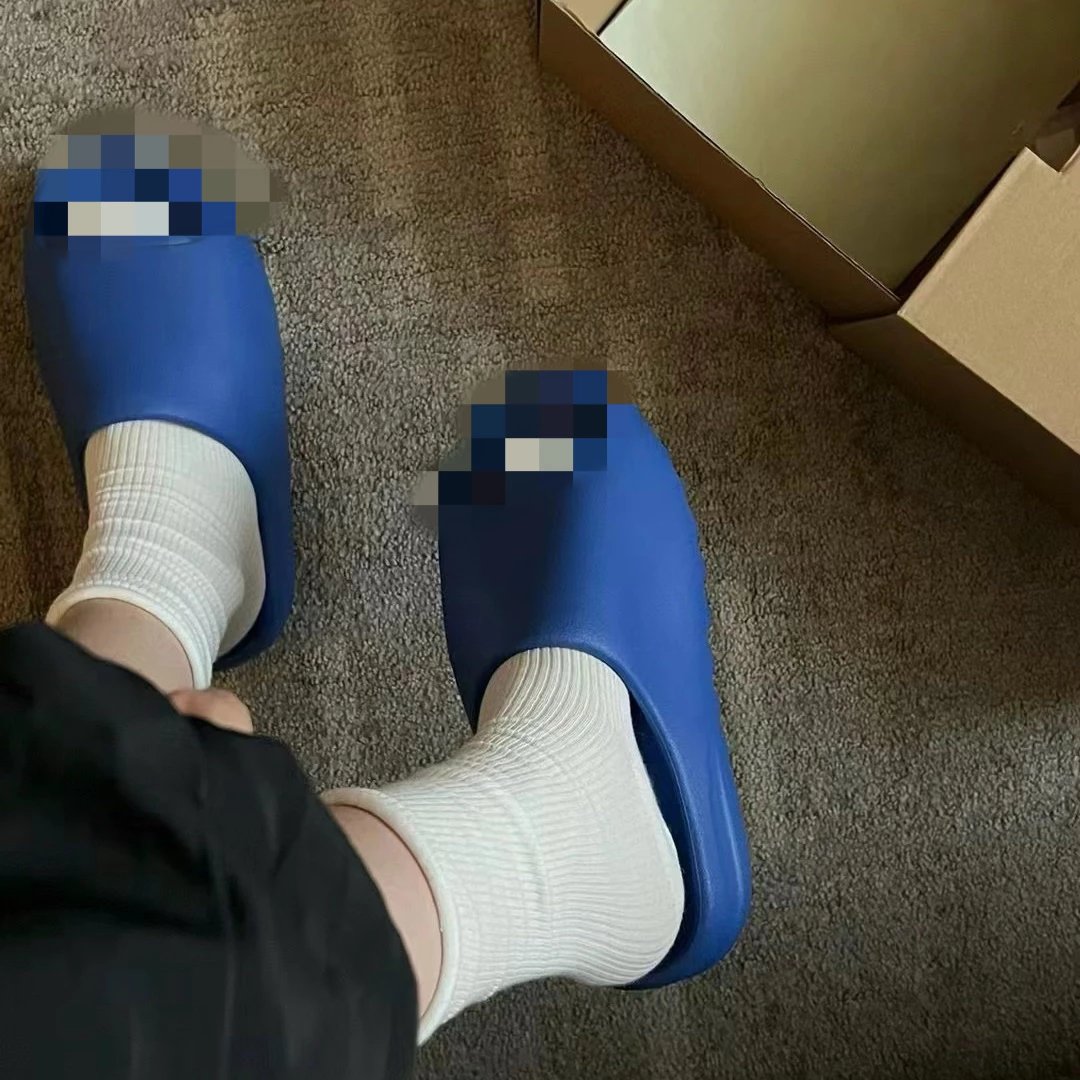 Slippers (recommended to buy 2 sizes larger)