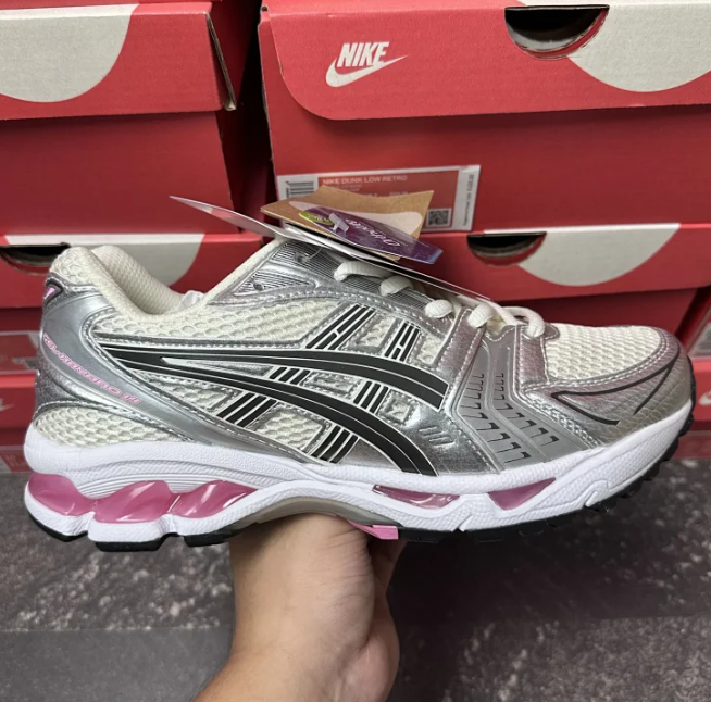 Retail edition GEL-KAYANO 14, Gel-Quantum Kinetic, trail running shoe