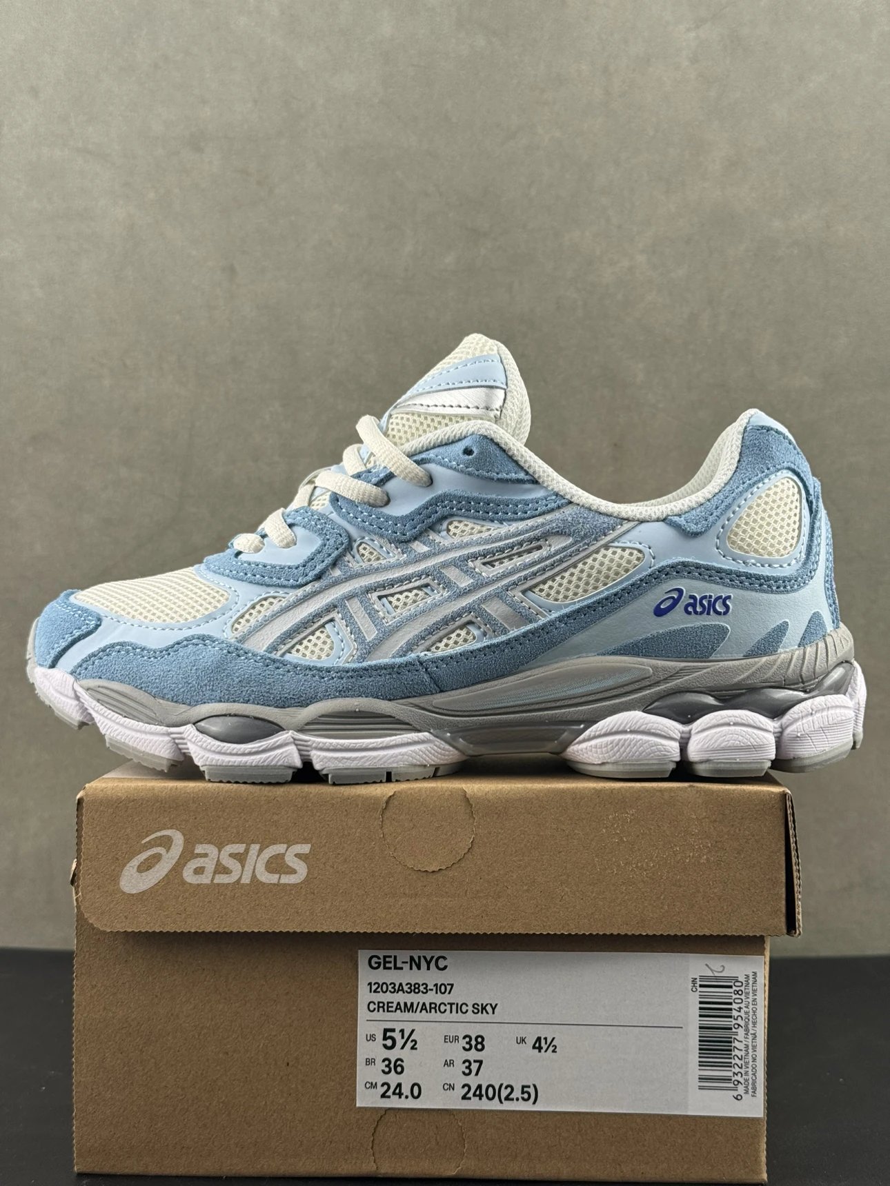 AS comfortable running shoe series