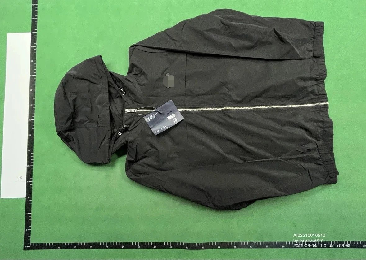 Newly decorated zipper jacket