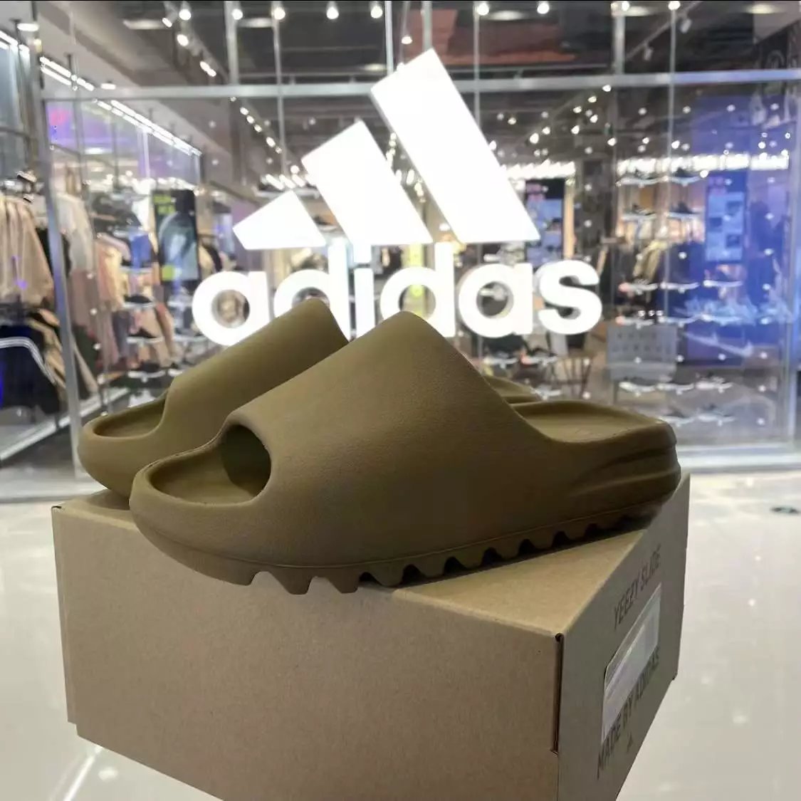 YEEZY SLIDE Adidas originals beige brown warm sand sports slippers