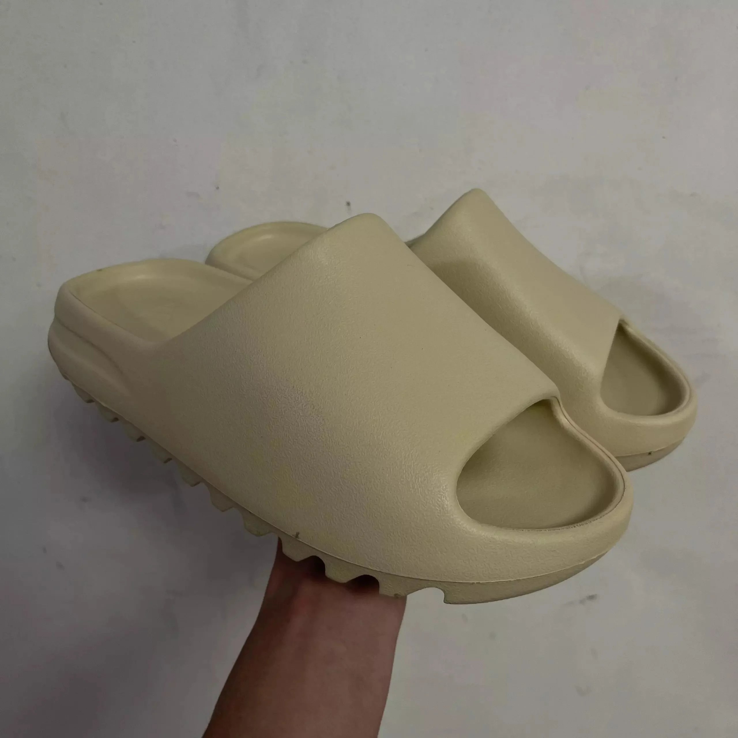 slippers 687-512