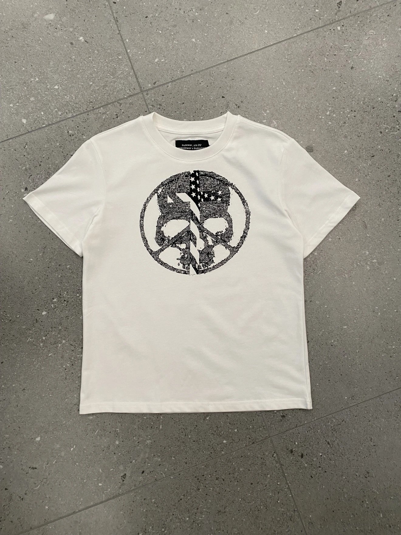 Co-branded skull cross short sleeve